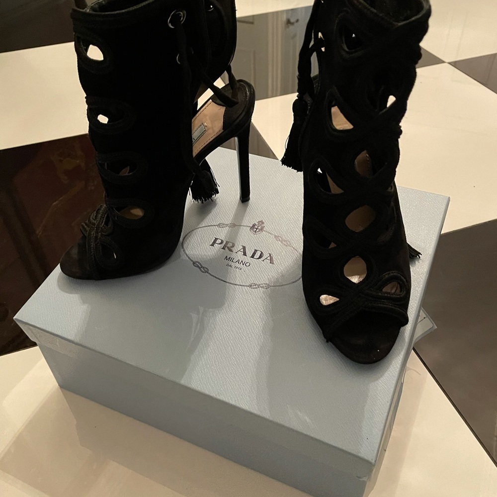 Prada - Picture 3 of 7